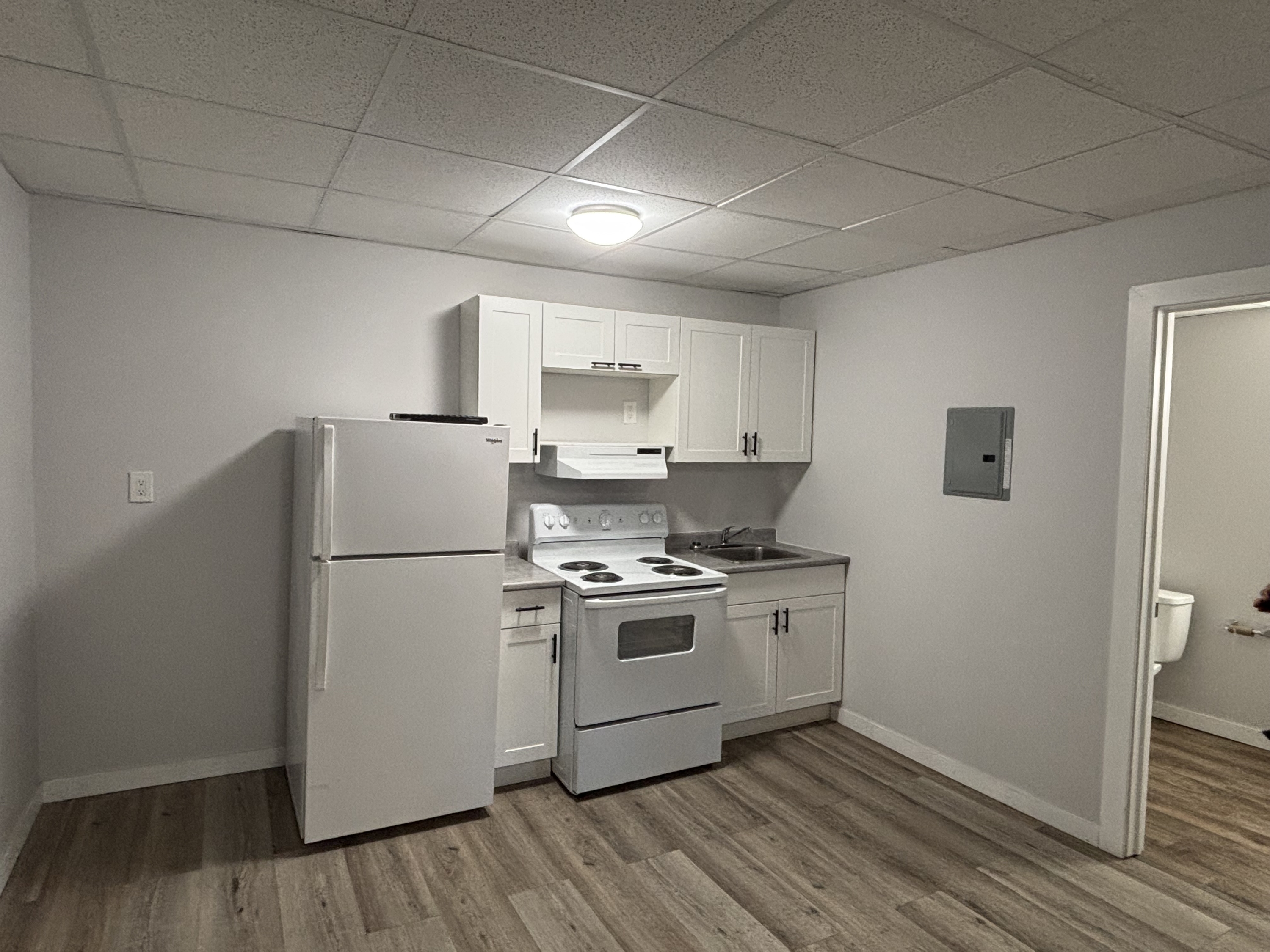 570 Ellice Ave - A13