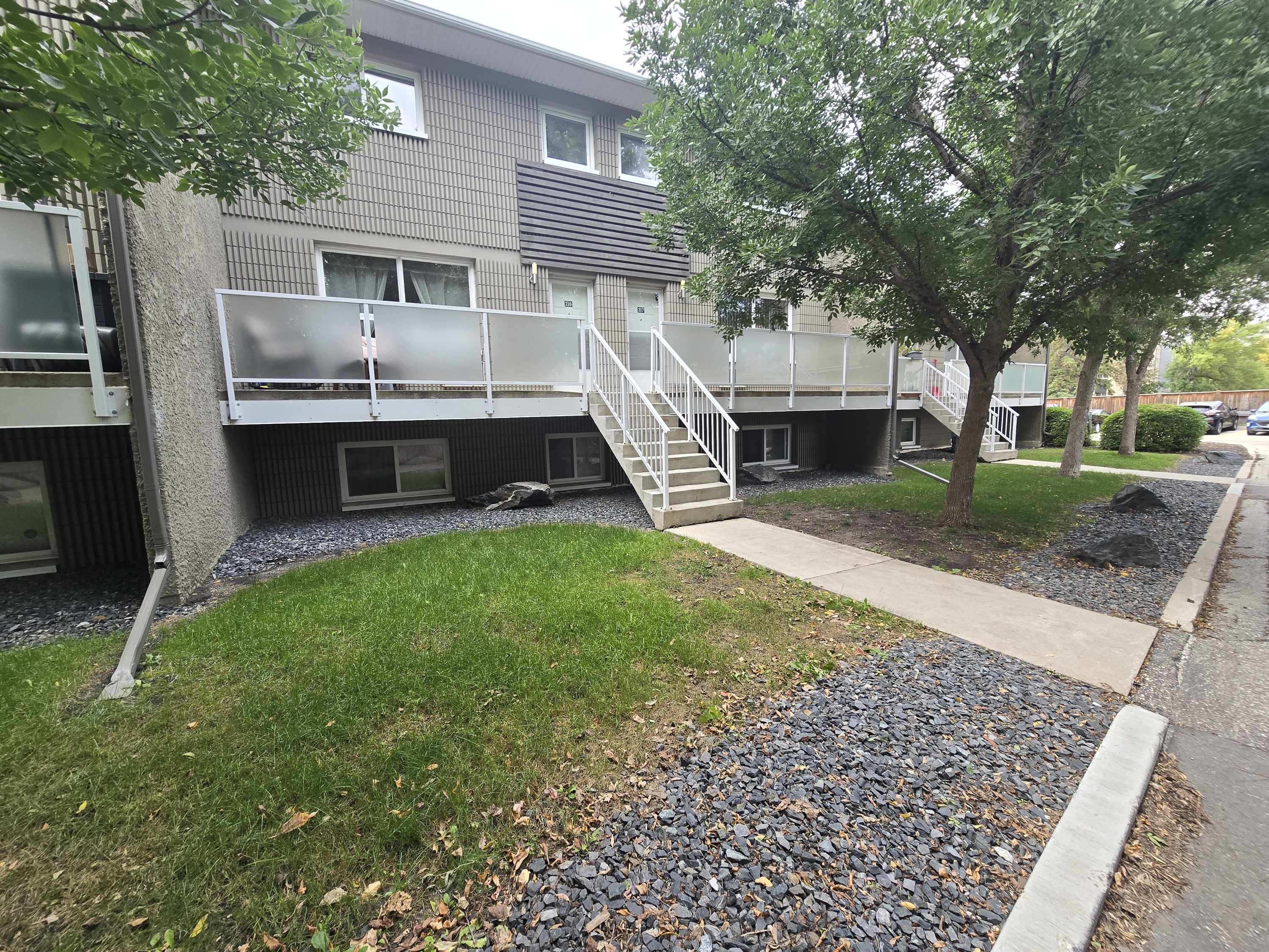 206 Greenway Crescent West - 217