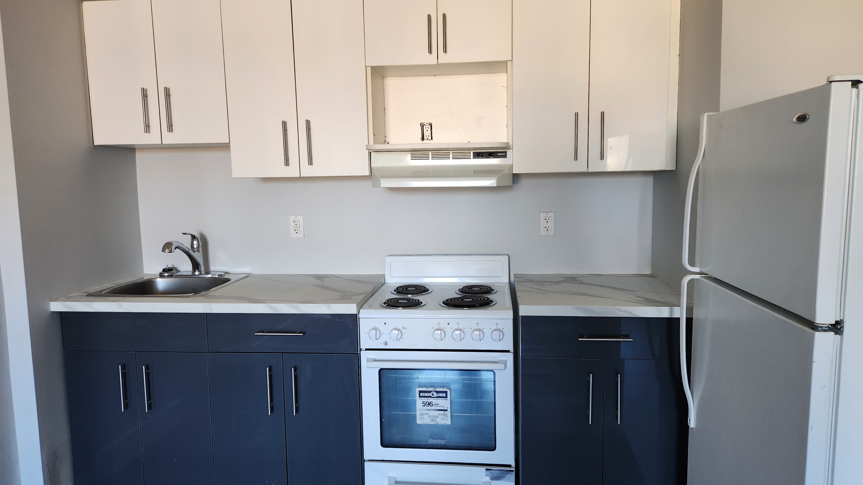 570 Ellice Ave - B17