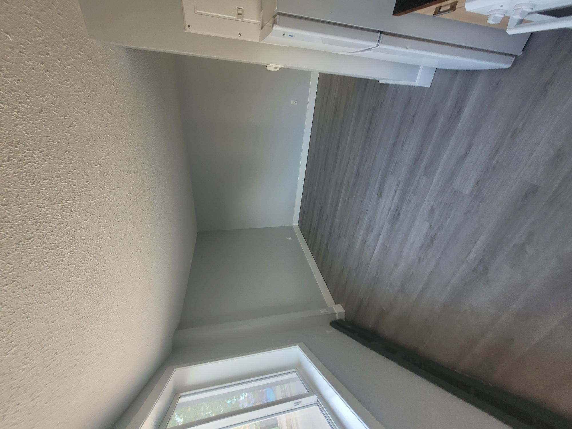 570 Ellice Ave - A12