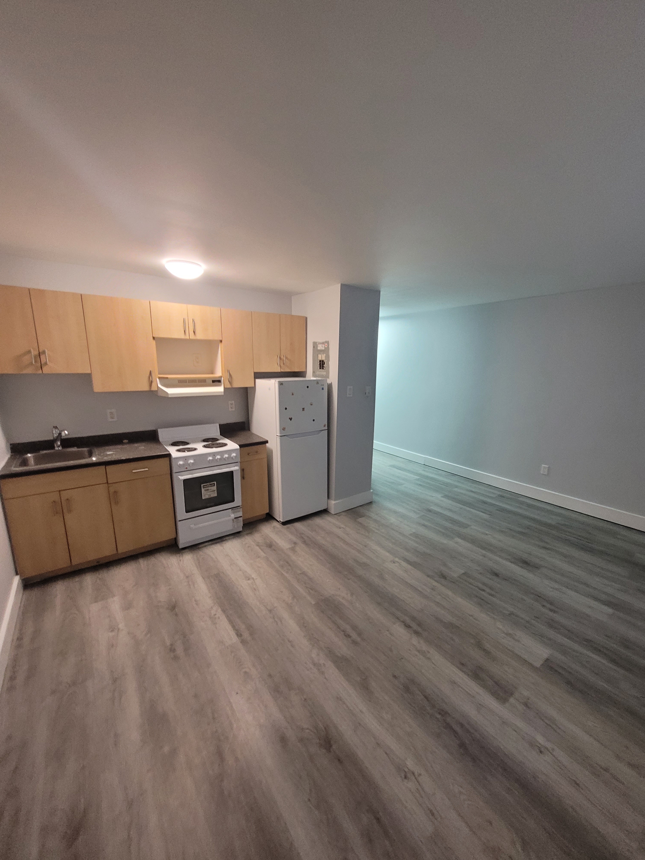 570 Ellice Ave - B3