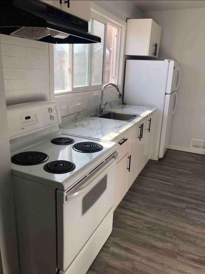 2 - 806 Simcoe Street