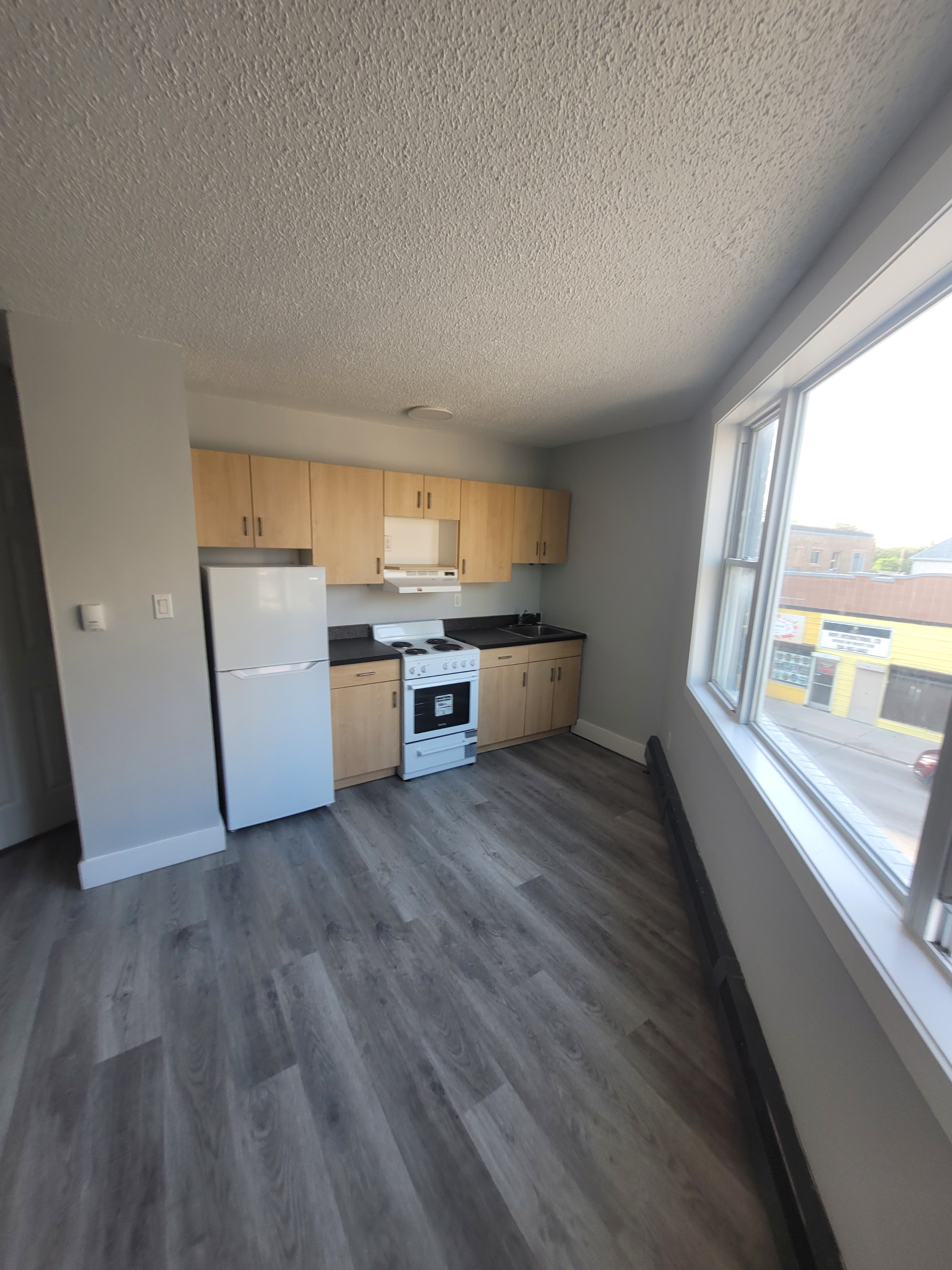 570 Ellice Ave - A11