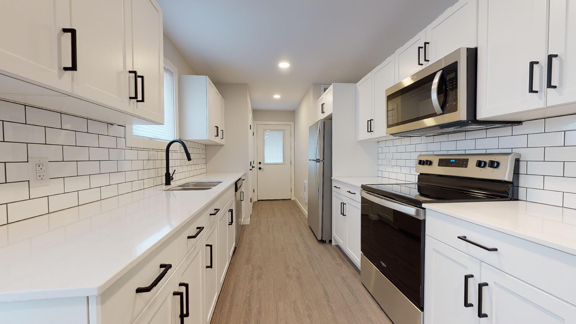 206 Yale Avenue East - Main