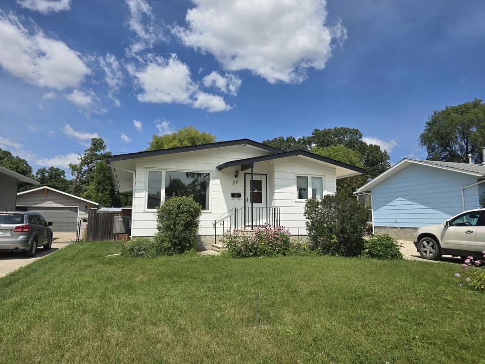 37 Glenthorne Crescent