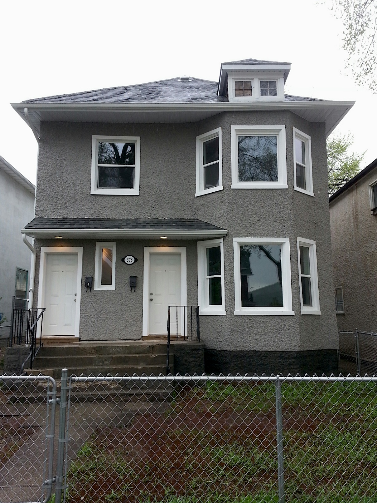 2 - 576 College Avenue
