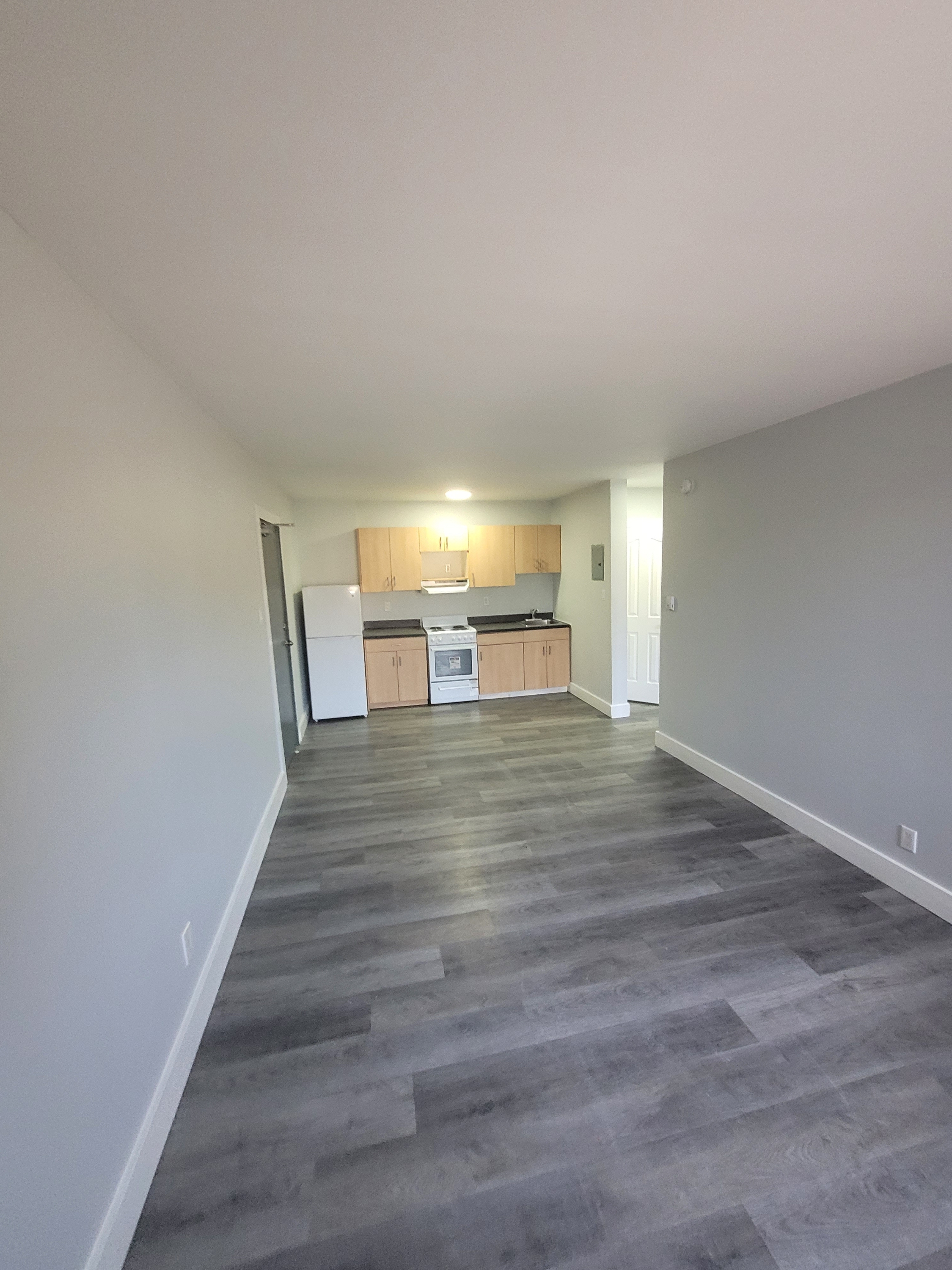 570 Ellice Ave - B9