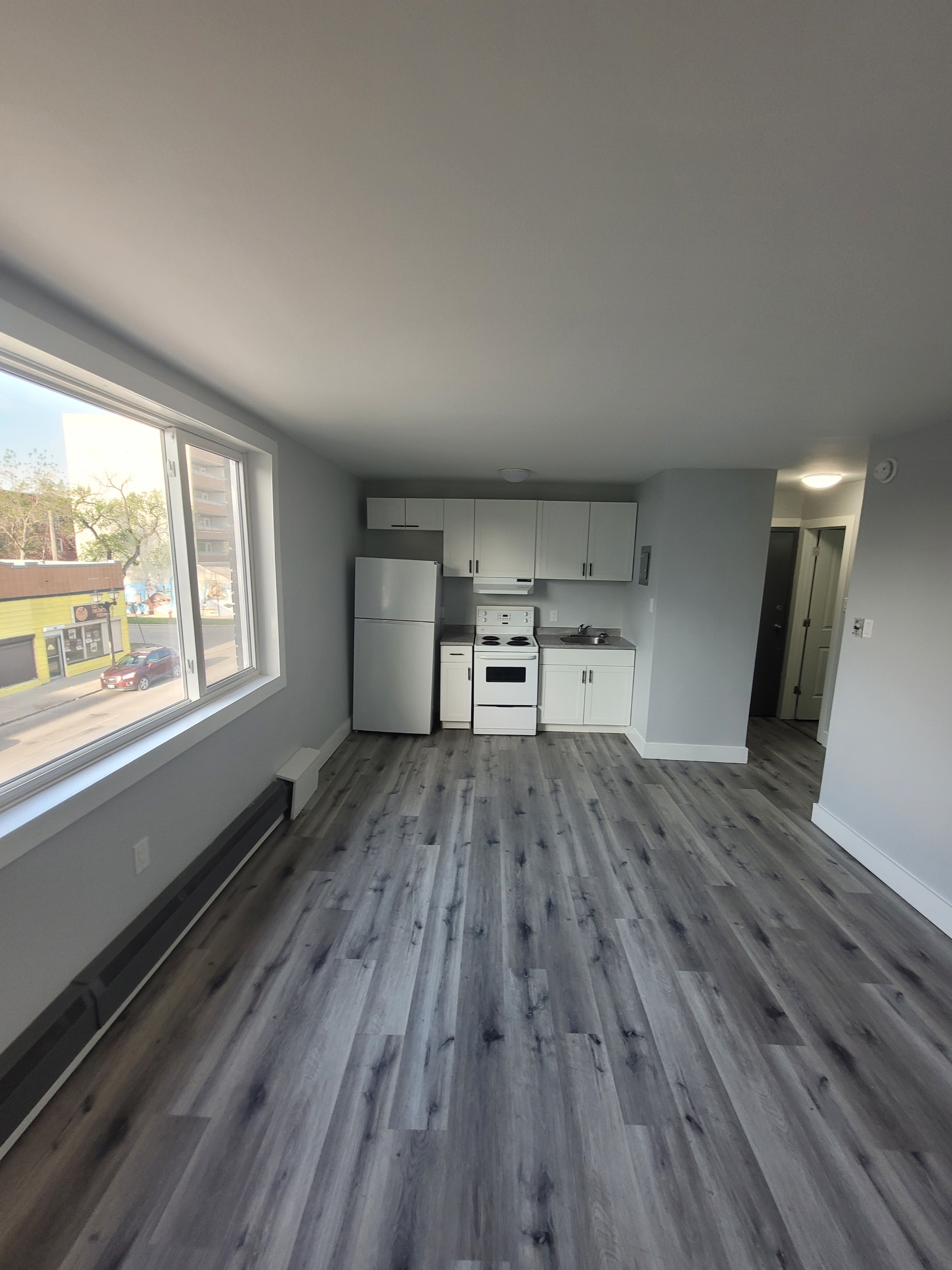 570 Ellice Ave - B10